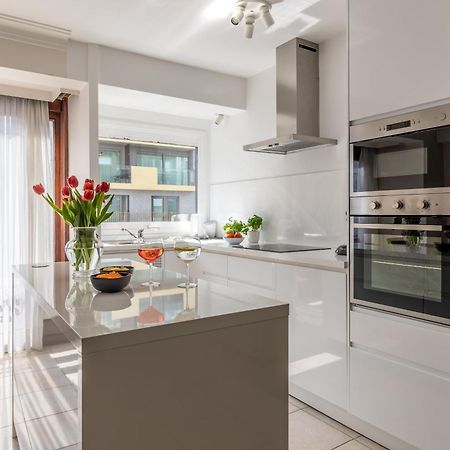 Weloveoostende - Newly Renovated Large Apartment 150M From The Beach - Including Bed Sheets And Final Clea-Ning Bagian luar foto
