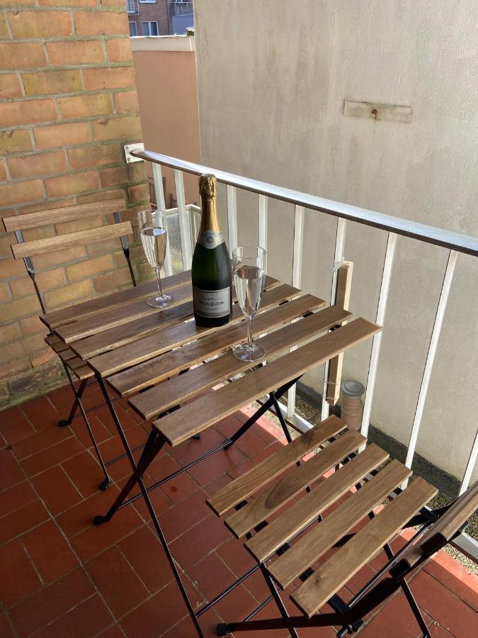 Weloveoostende - Newly Renovated Large Apartment 150M From The Beach - Including Bed Sheets And Final Clea-Ning Bagian luar foto