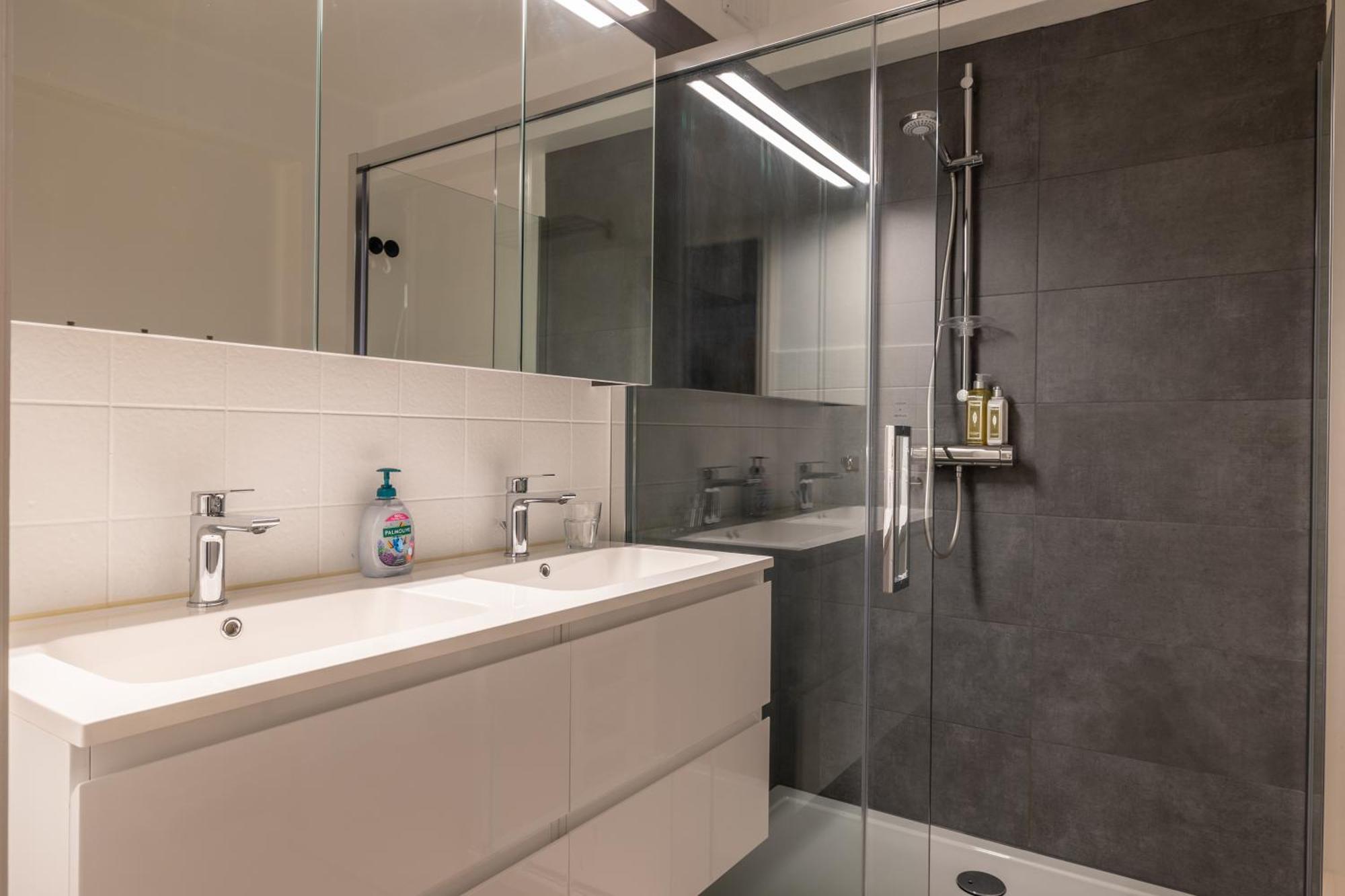 Weloveoostende - Newly Renovated Large Apartment 150M From The Beach - Including Bed Sheets And Final Clea-Ning Bagian luar foto