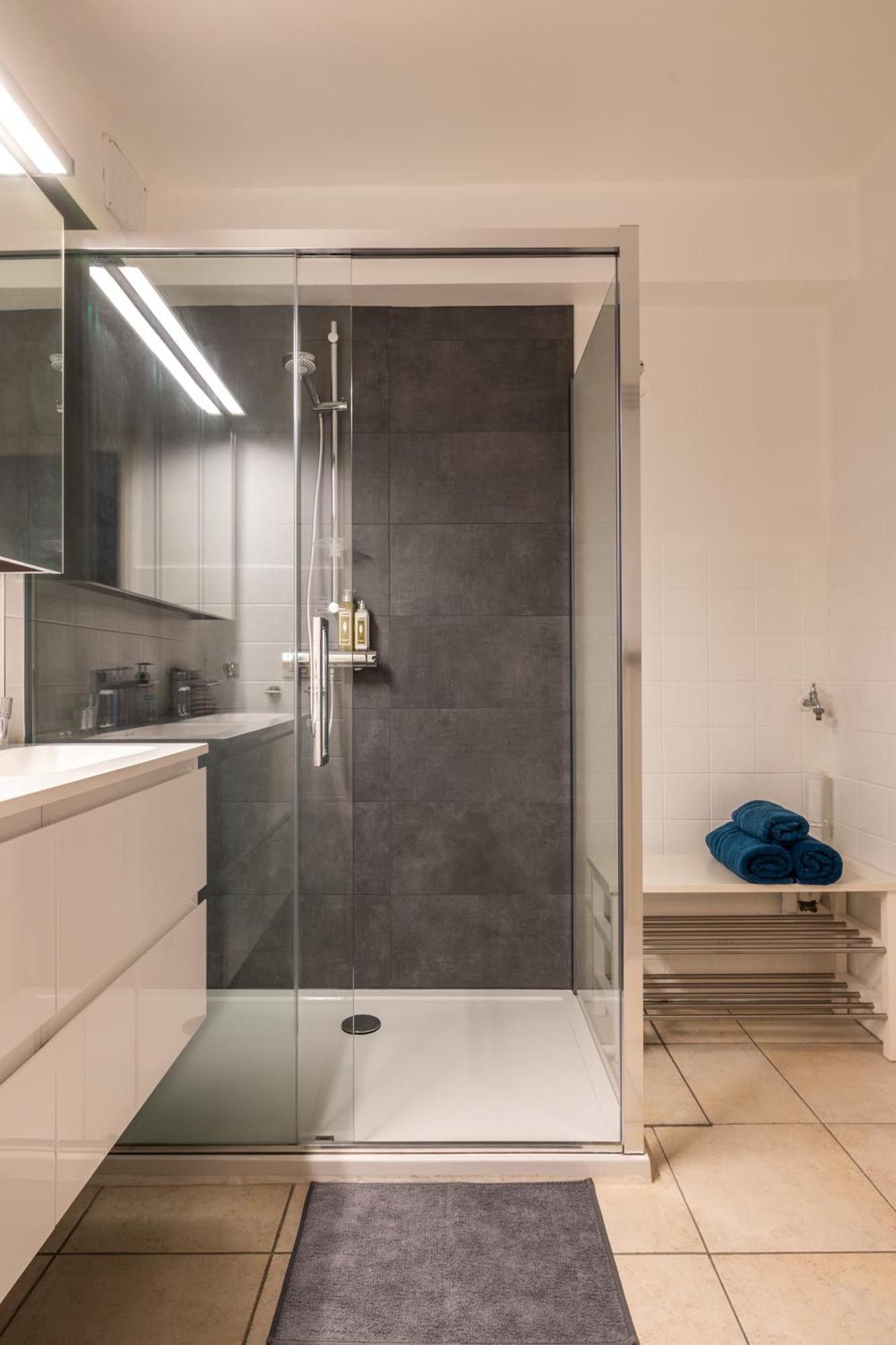 Weloveoostende - Newly Renovated Large Apartment 150M From The Beach - Including Bed Sheets And Final Clea-Ning Bagian luar foto